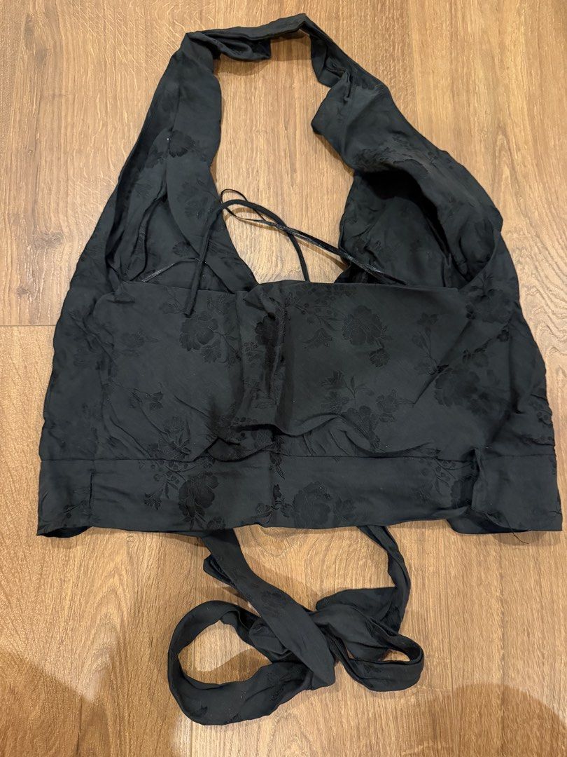 Floral Black Wrap Top (Category: Others Tops) located in Paranaque City. Submitted by bbyooodaa (Listing ID 1464653045, Image 2). Description: Cute trendy black floral sleeveless wrap top.