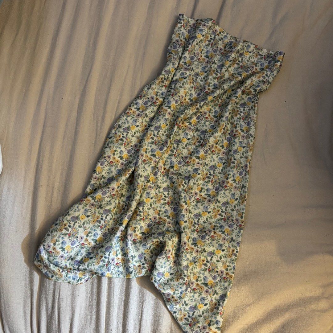 Floral Flowy Satin Long Skirt (Category: Skirts) located in Cainta. Submitted by kairus.luckyfind (Listing ID 1464685344, Image 1). Description: .