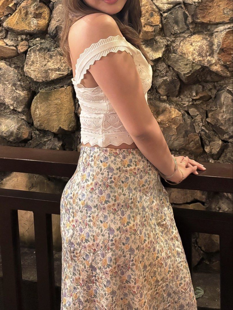 Floral Flowy Satin Long Skirt (Category: Skirts) located in Cainta. Submitted by kairus.luckyfind (Listing ID 1464685344, Image 3). Description: .