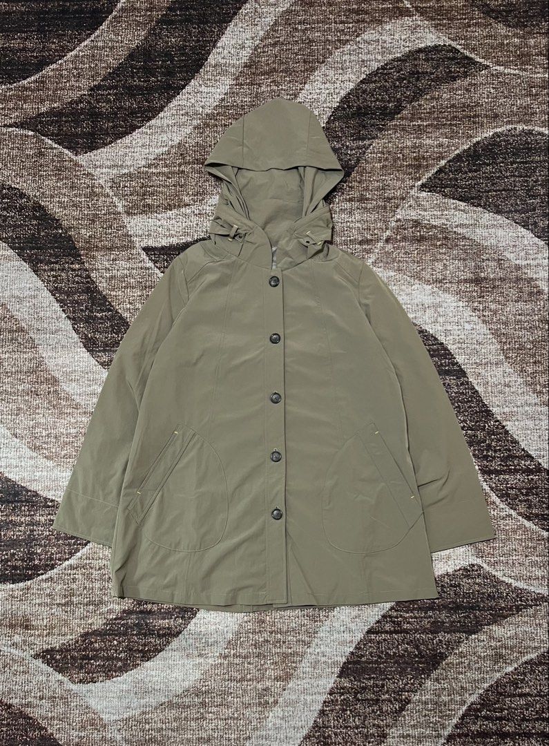 Foldable Hoodie (Category: Coats, Jackets and Outerwear) located in Rizal. Submitted by ithriftph_ (Listing ID 1464582426, Image 1). Description: 🔻 Details 🔻 Foldable Hoodie Medium to Large Width: 21" Length: 29" Color rate: 9/10 Condition: 9/10 No issue Price: 100 pesos Reminders: Color may vary due to lighting and your screen resolution. Note: Ready to wear (already washed) Mode of Payment: 📌 Gcash Do not hesitate to DM me for more details �