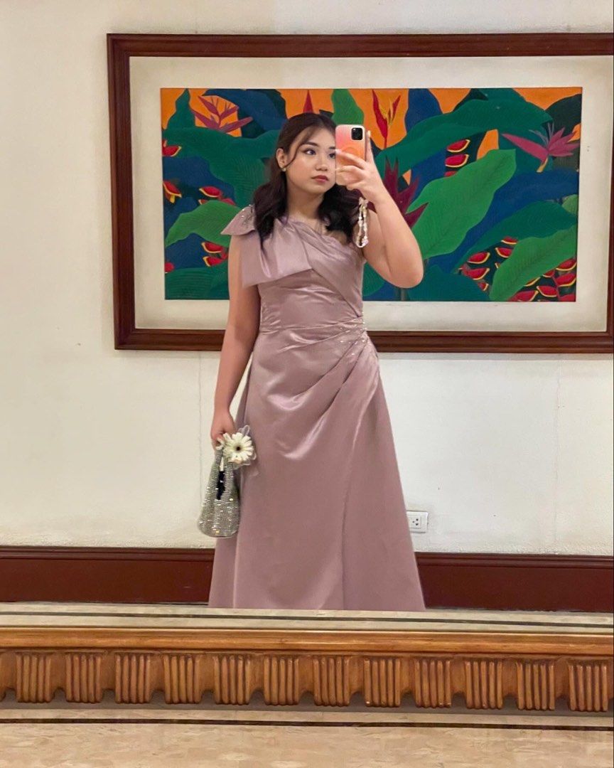 FOR RENT Gown (Category: Evening dresses & gowns) located in Davao. Submitted by declutteredtrinkets (Listing ID 1464659010, Image 3). Description: FOR RENT DAVAO ONLY BUST: 351/2" WAIST: 31" HIPS: 35" LENGTH: 45" 3 DAYS.