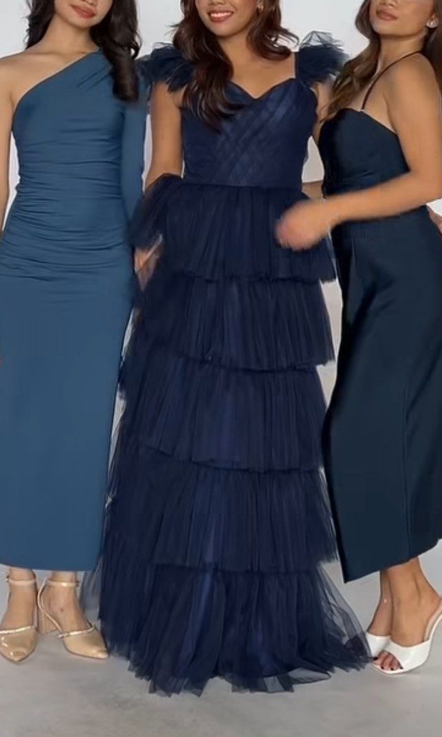 FOR RENT Tule Navy Gown (Category: Evening dresses & gowns) located in Davao. Submitted by declutteredtrinkets (Listing ID 1464659806, Image 3). Description: FOR RENT DAVAO ONLY BUST: 351/2" WAIST: 31" HIPS: 35" LENGTH: 45".