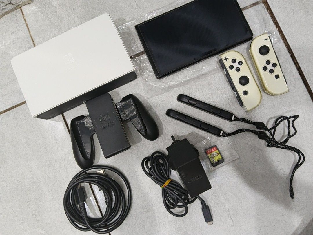 For sale nintendo OLED (Category: Nintendo) located in Manila. Submitted by grandocean_989247 (Listing ID 1464711138, Image 1). Description: no issue 1 free game complete set with box 🔴origin in hongkong🔴.