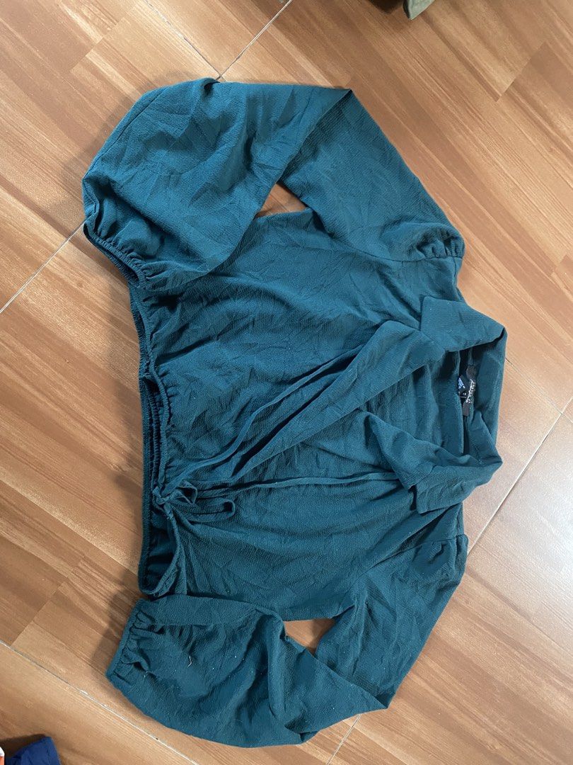 Forever 21 Contemporary Teal Wrap Crop Top (Category: Blouses) located in Manila. Submitted by reginemarquez412 (Listing ID 1464673945, Image 2). Description: - Teal wrap crop top from Forever 21 Contemporary - Long sleeves with cinched cuffs - Adjustable tie closure at the waist - Textured fabric for a unique feel - Perfect for dressing up or down.