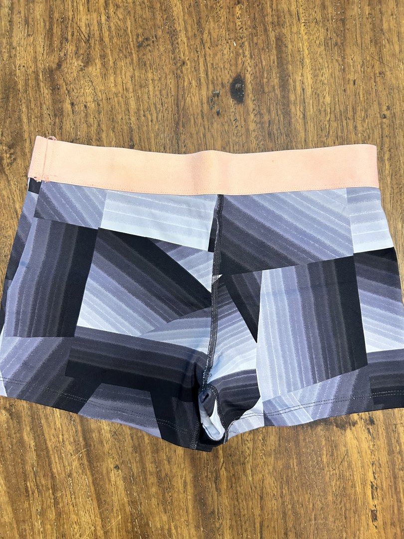 Forever 21 Cycling Shorts (Category: Activewear) located in Antipolo. Submitted by tshopph (Listing ID 1464611120, Image 1). Description: 🧘‍♀️ Forever 21 Active Printed Workout Shorts 🧘‍♀️ A stylish and flexible pair of activewear shorts featuring a cool monochrome geometric pattern and a peach waistband. Great for gym sessions, yoga, running, cycling, or active summer wear. ✨ Wide stretch waistband for support and comfort ✨ Form-fitting spande