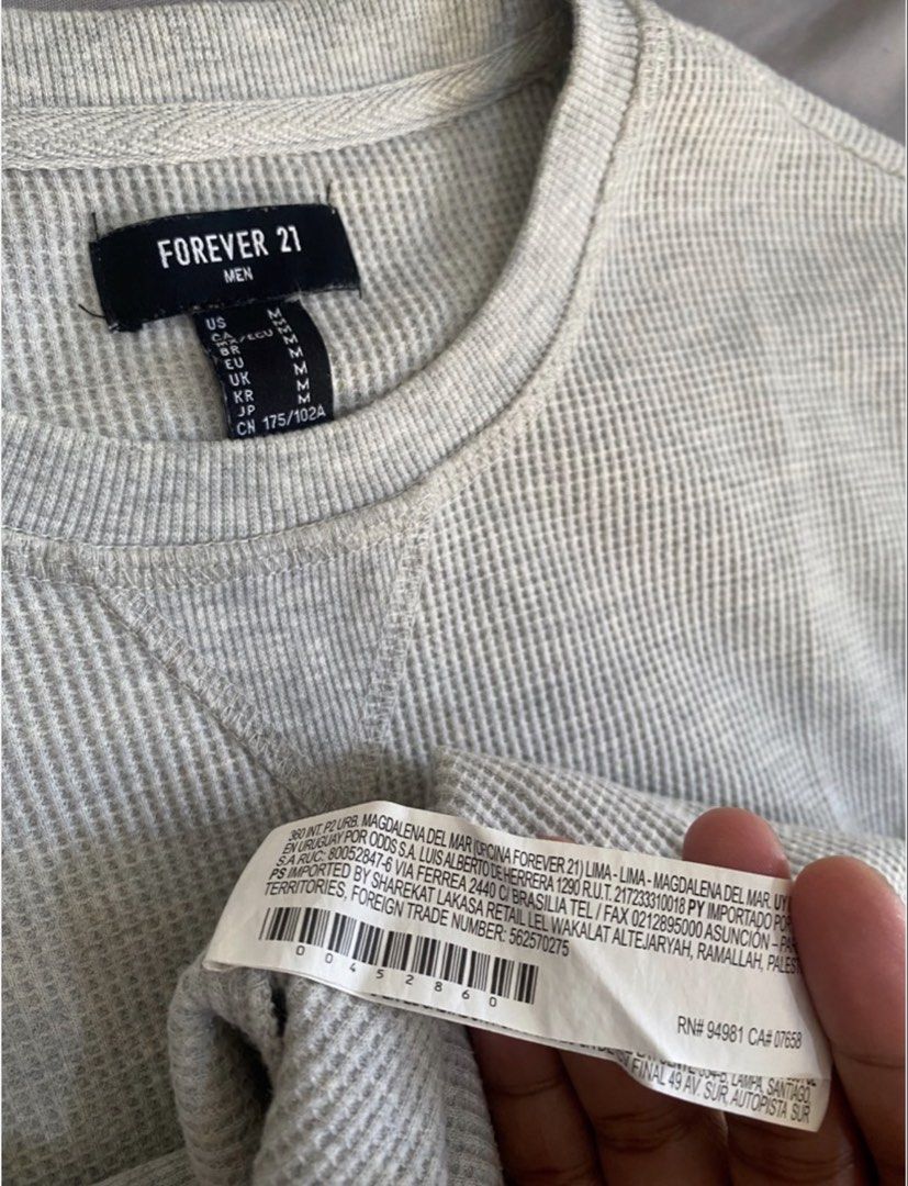 Forever 21 Men Grey Waffle Long Sleeve (Category: Coats, Jackets and Outerwear) located in Cavite. Submitted by jauzjauz (Listing ID 1464752138, Image 3). Description: Forever 21 Waffle Sweater (Oversized fit) Size: M-L Condition: 10/10 Width 22.5 Length 28-30 💰550+SF💰.
