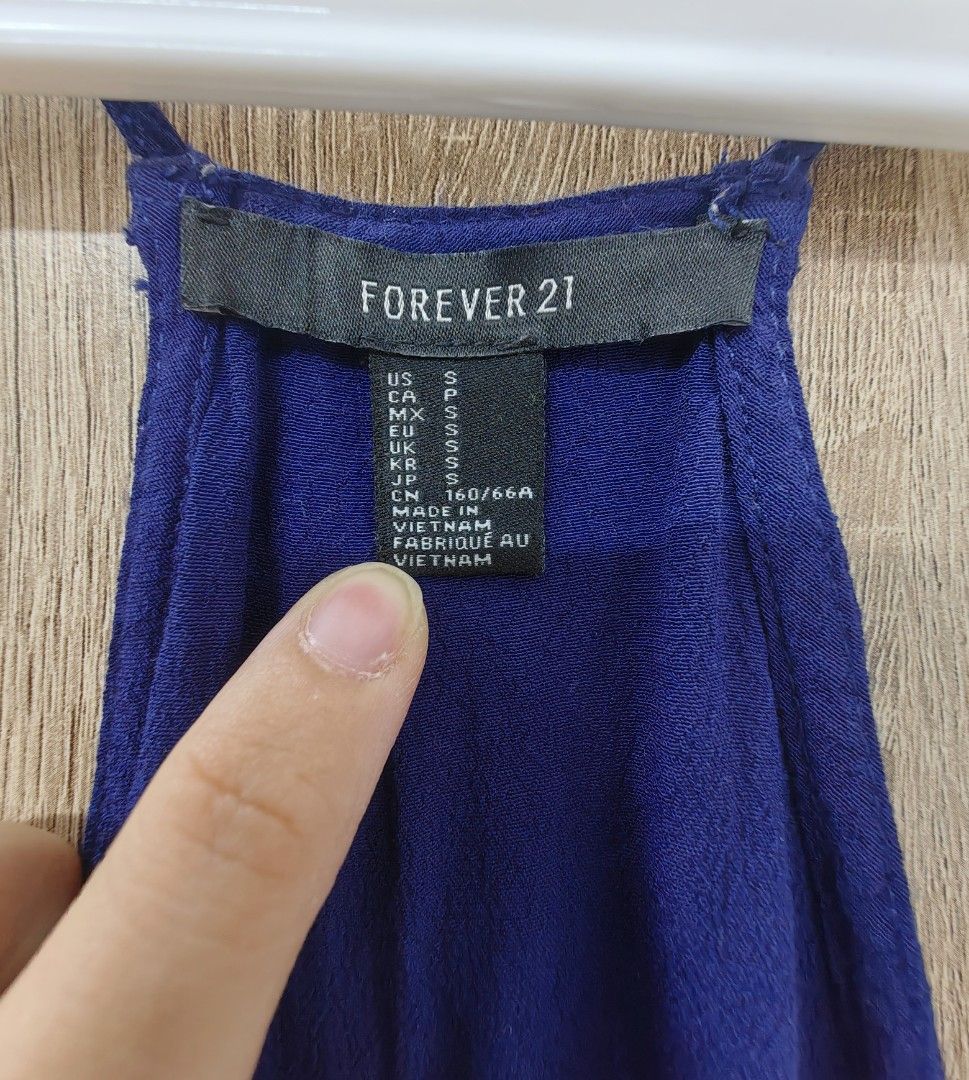 Forever 21 Royal Blue Spaghetti Strap Romper (Category: Rompers) located in Las Pinas. Submitted by offtonewhome (Listing ID 1464612519, Image 3). Description: - Royal blue romper from Forever 21 - Features spaghetti straps and a flattering halter neck - Elasticated waist for a comfortable fit - Convenient side pockets - Lightweight fabric, ideal for warm weather - Versatile for dressing up or down.