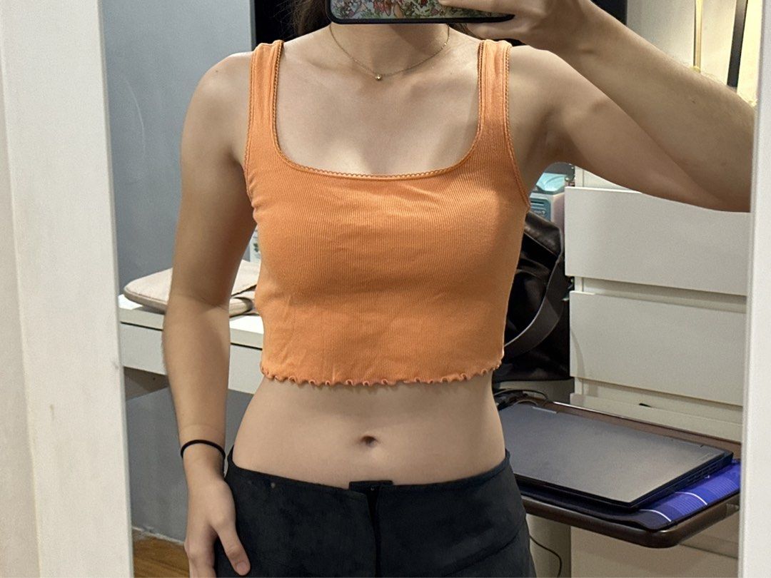 Forever 21 Sleeveless crop top (Category: Sleeveless) located in Paranaque City. Submitted by celinegab (Listing ID 1464745032, Image 1). Description: .