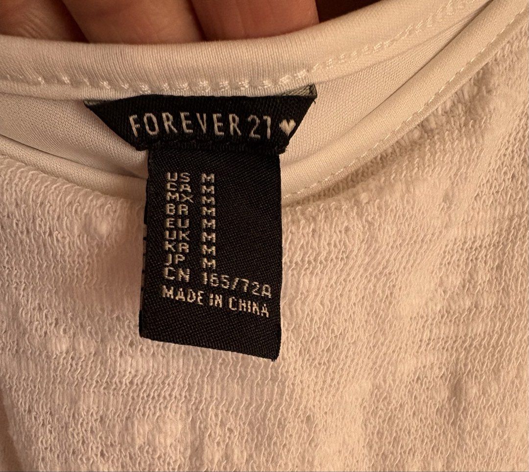 Forever 21 White Textured Drawstring Romper (Category: Rompers) located in Lucban. Submitted by paulapicks (Listing ID 1464634580, Image 2). Description: - White textured romper from Forever 21 - Features a drawstring waist for adjustable fit - Flattering scoop neckline - Sleeveless design, ideal for warm weather - Versatile for casual wear or beach days - Effortless to style for any occasion.