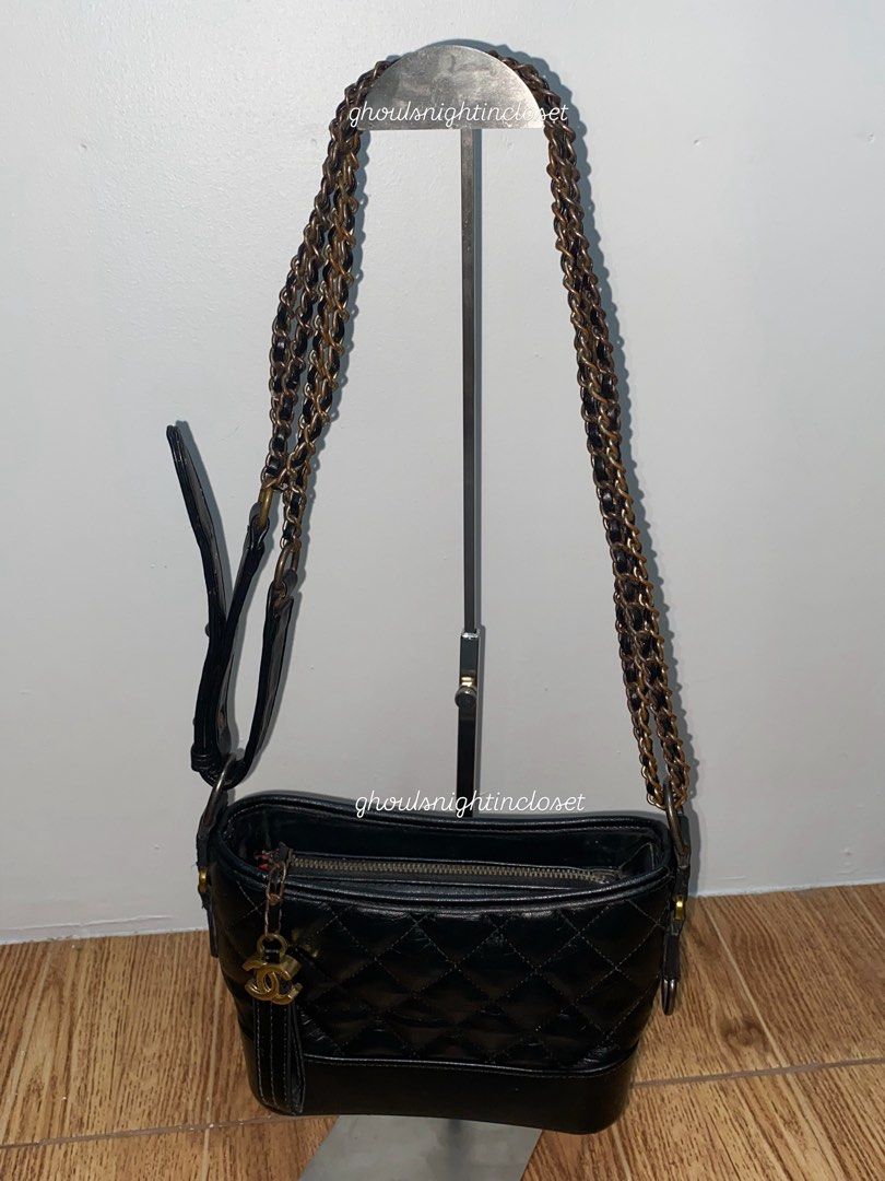 Free For Miners ( Chain Bag ) (Category: Cross-body Bags) located in Davao. Submitted by ccfinds_ph (Listing ID 1464683365, Image 1). Description: * Condition: Puffed quilt with hardware tarnish on zipper teeth Free for Miners if you buy any of the Coach bags i listed. (You need to message me mine free).