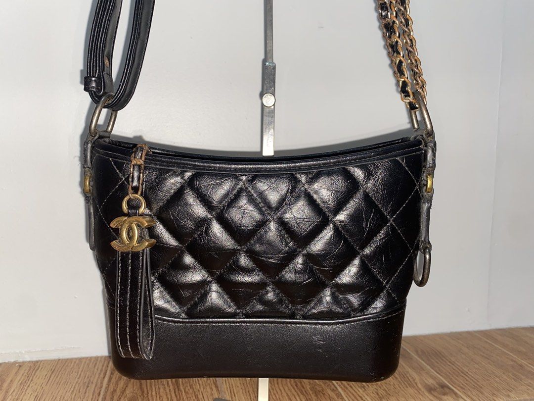 Free For Miners ( Chain Bag ) (Category: Cross-body Bags) located in Davao. Submitted by ccfinds_ph (Listing ID 1464683365, Image 2). Description: * Condition: Puffed quilt with hardware tarnish on zipper teeth Free for Miners if you buy any of the Coach bags i listed. (You need to message me mine free).