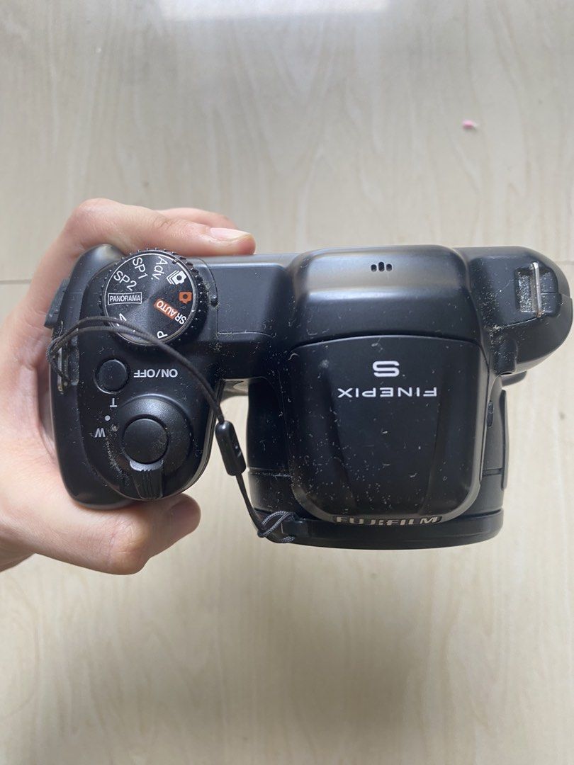 Fujifilm Finepix S8600 (Category: Other Gadgets) located in Cavite. Submitted by tris.preloved (Listing ID 1464636797, Image 2). Description: Fully functional No defect Clear lens no cracks Comes with battery & bag.