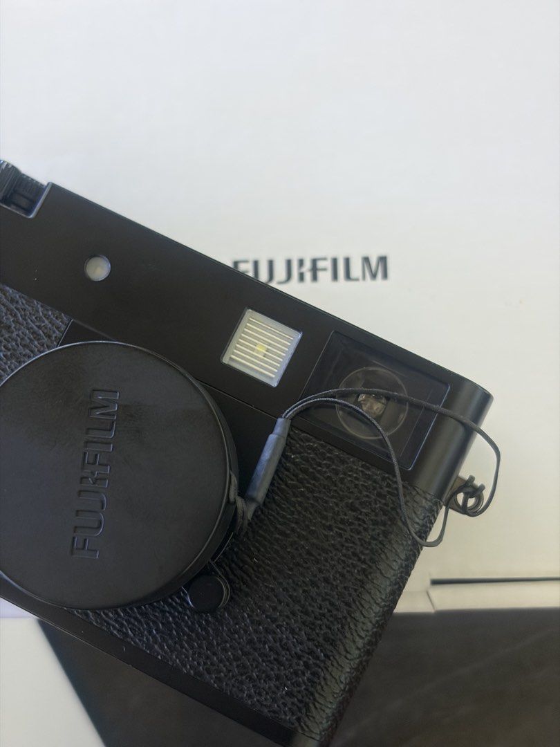 FUJIFILM XHALF FILM CAMERA (Category: Cameras) located in Mandaluyong City. Submitted by lifeofhoe (Listing ID 1464698471, Image 1). Description: Bought on May 25,2026 Original Price: 33990 Barely used Comes with the box and proof of purchase Complete Accessoriest Metro Manila For meetup only Slightly negotiable.