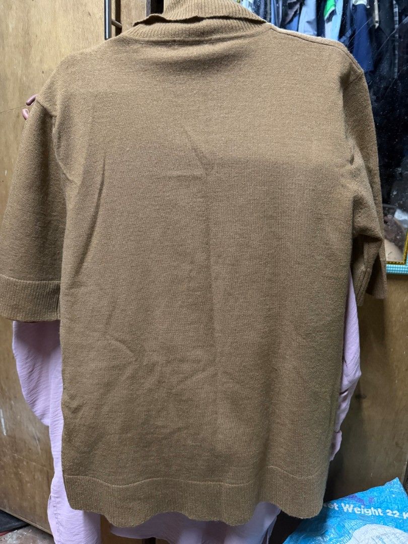 G2000 Brown Turtleneck Knit Sweater (Category: Coats, Jackets and Outerwear) located in Manila. Submitted by olxph_966057981 (Listing ID 1464713271, Image 2). Description: - Brand: G2000 - Color: Brown - Style: Classic turtleneck / high neck - Size: 11 - Material: Warm knit fabric, ideal for colder weather - Condition: Excellent.