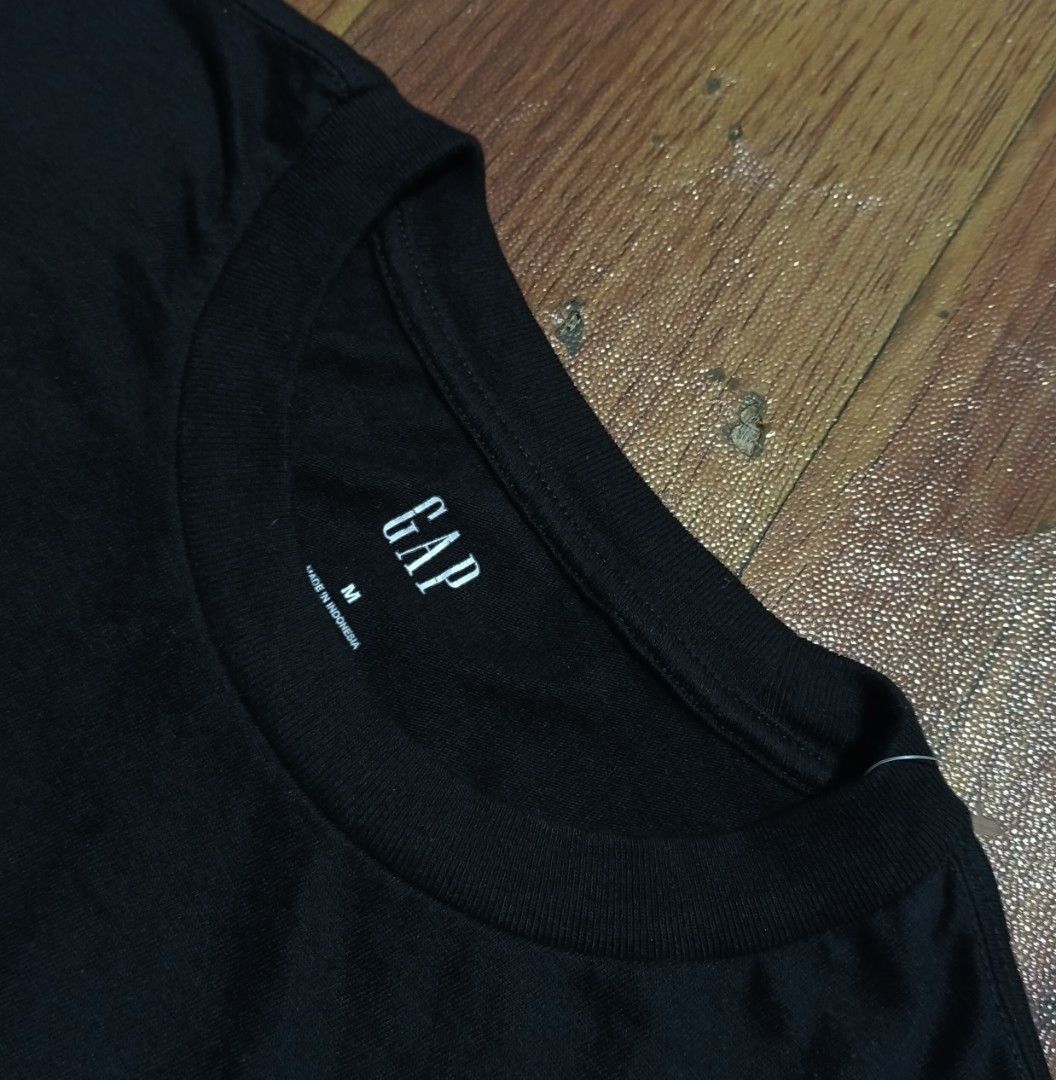 Gap (Category: Activewear) located in Valencia. Submitted by castilloukay_372f09 (Listing ID 1464754214, Image 3). Description: .