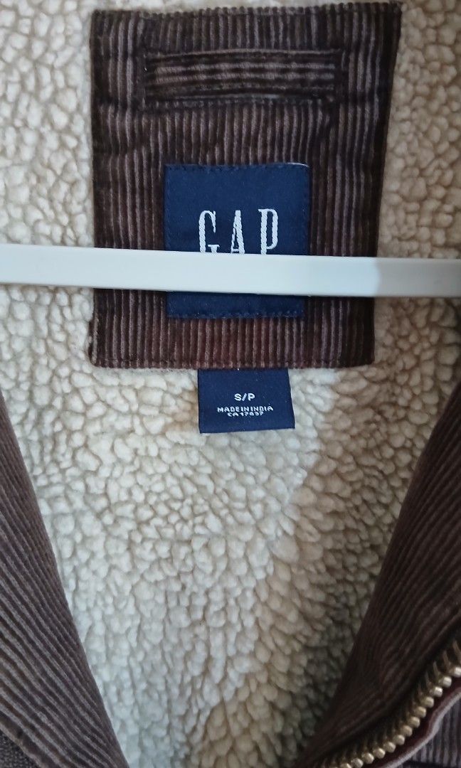 gap brown corduroy vintage jacket (Category: Coats, Jackets and Outerwear) located in Davao. Submitted by wagyubeeff (Listing ID 1464751681, Image 3). Description: - gap vintage jacket - condition still good as new, handed down to me but i can't wear it and its not my style - price can still be negotiated.