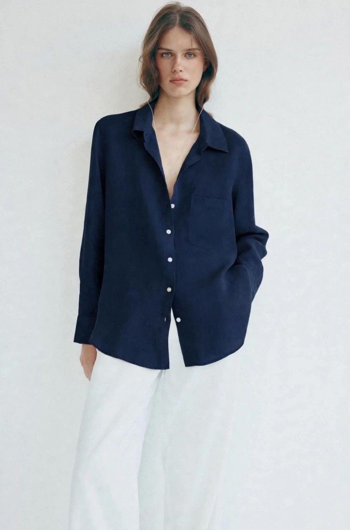 GAP Oversize buttondown shirt (Category: Longsleeves) located in Subic. Submitted by ayvee.ph (Listing ID 1464660589, Image 1). Description: GAP Oversize buttondown shirt So pretty & comfy!!!✨ Prelove & Unisex No when worn 🏷Good as bnew Store bought Size: S on tag best fits Large Bust: Upto 43 Length: 27 inches Shoulder: 22 📌Measured via tm ✅Color may differ due to lighting Price: 600 📍Location: Olongapo City 🚛Courier: Reg J&T door to door de