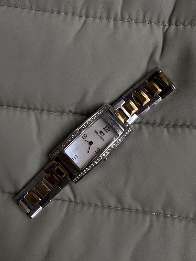 Genevoski Watch (Category: Women's Watches) located in Macabebe. Submitted by _tiffanylopez (Listing ID 1464588466, Image 1). Description: genevoski tank diamond side swiss quartz 19.5mm.