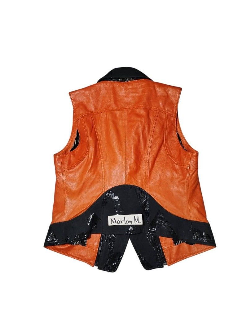 Genuine Leather Vest Size Xs-S (Category: Coats, Jackets and Outerwear) located in Manila. Submitted by marlonmuncada_picker05 (Listing ID 1464639568, Image 3). Description: 📍Donna-Di-Eleganza Double Brested Leather Vest ✅WOMENS XS-S ✅900 + SF ✅PIT TO PIT 17.5 " ✅LENGTH 22" ✅SHOULDER 14.5 " ✅NO MAJOR ISSUE ✅DURABLE / PRESENTABLE ✅9 /10 COLOR RATE ✅9 /10 CONDITION ✅MOP : GCASH ✅MOD : J&T / LALAMOVE ❌NO❌COD❌COP❌VIA❌LBC❌.