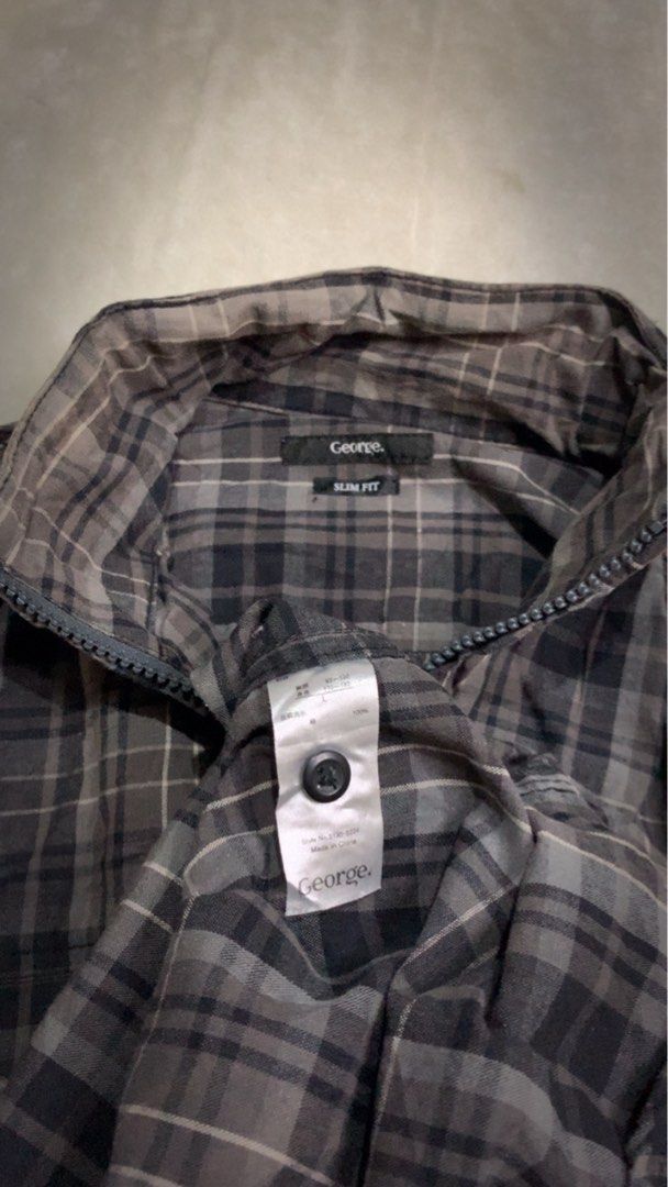George (Category: Coats, Jackets and Outerwear) located in Aloran. Submitted by cowskin_927 (Listing ID 1464571344, Image 3). Description: George Size large 21 x 28 No flaws.
