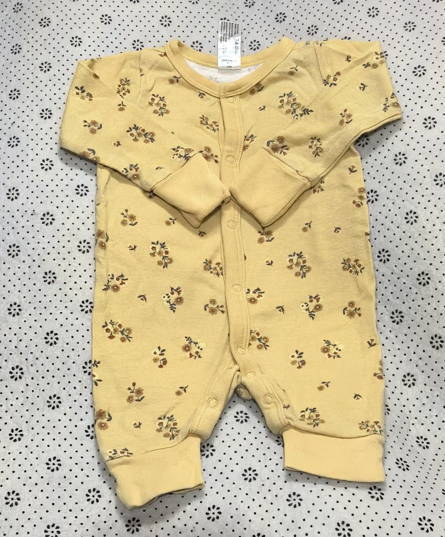 Newborn Frogsuit Overall by Gerber (Category: Babies & Kids Fashion) located in Mexico. Submitted by hele_blushandthrift (Listing ID 1464679849, Image 3). Description: 97% cotton for your little fashionista's delicate skin..