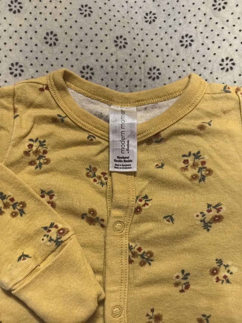 Newborn Frogsuit Overall by Gerber (Category: Babies & Kids Fashion) located in Mexico. Submitted by hele_blushandthrift (Listing ID 1464679849, Image 2). Description: 97% cotton for your little fashionista's delicate skin..