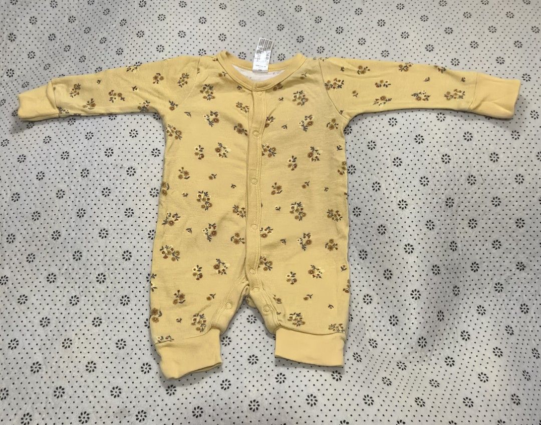 Newborn Frogsuit Overall by Gerber (Category: Babies & Kids Fashion) located in Mexico. Submitted by hele_blushandthrift (Listing ID 1464679849, Image 1). Description: 97% cotton for your little fashionista's delicate skin..