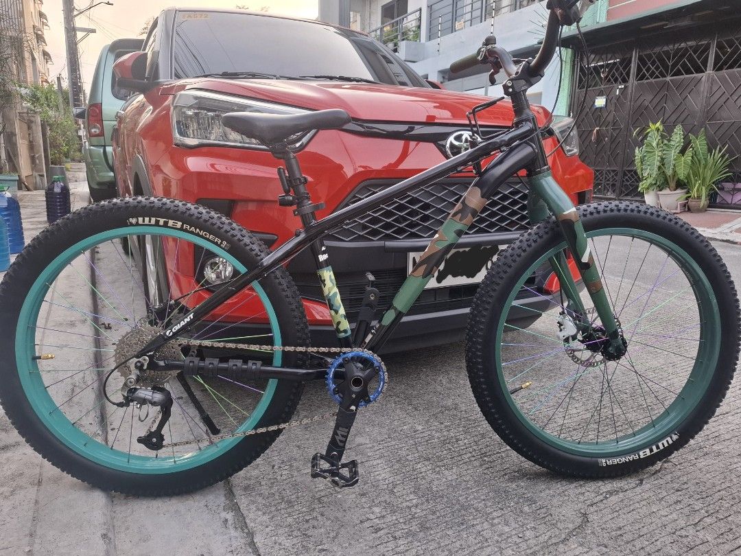 Giant Momentum Fatbike (Category: Bicycles) located in Quezon City. Submitted by alex_1234567 (Listing ID 1464676302, Image 1). Description: Giant Momentum Rocker3 9 speed cassette shimano 11-36 9 speed altus rd and shifter hollowtech crankset shimano hydraulic brakes WTB tires 3.0 almost new(makapal) andito pa din stock tires 4.0 (brown) extra 100mm stock rim pang likod LOCATION: Quezon City West ave. 14k only .