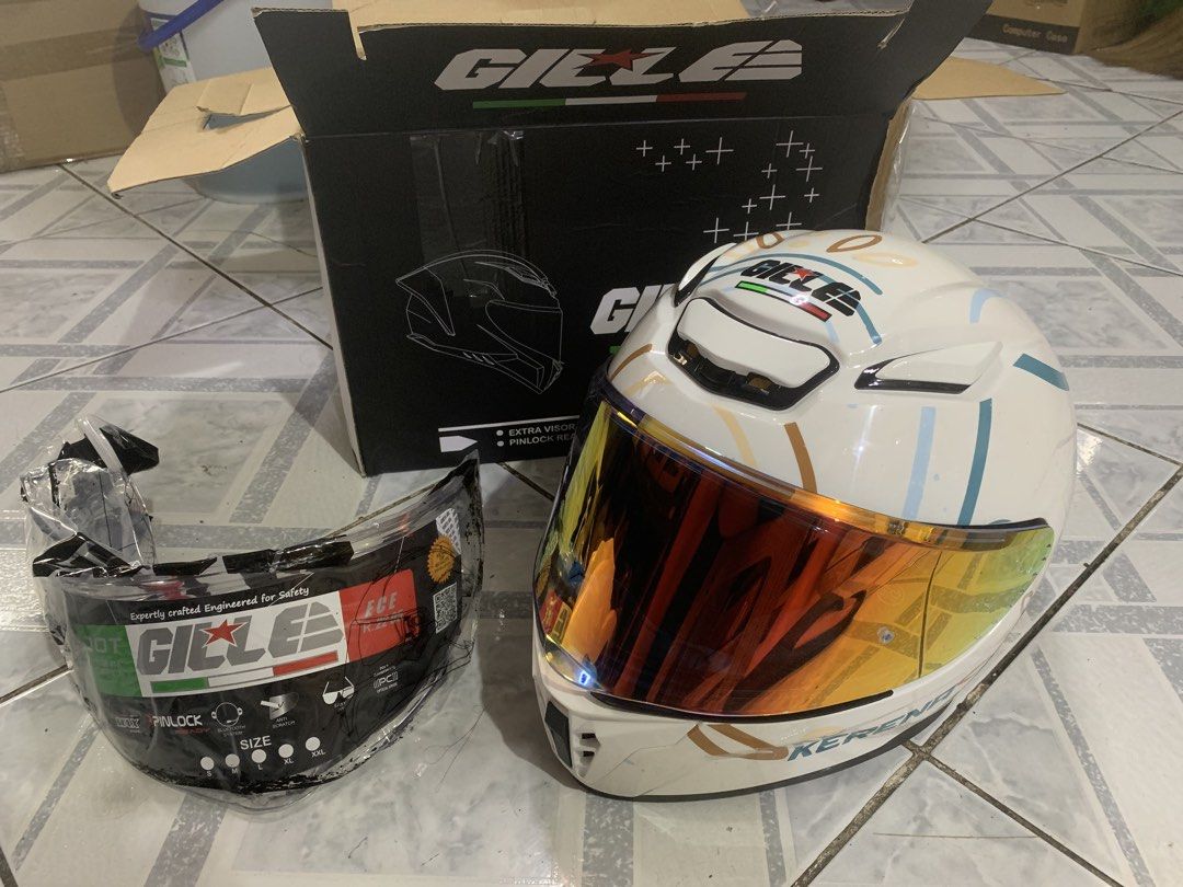 Gille Helmets Full Face with Extra Visor (Category: Caps & Hats) located in Antipolo. Submitted by cebb888 (Listing ID 1464583685, Image 2). Description: - White Gille full face helmet with a cool design - Comes with an extra visor - Pinlock ready with 100% max vision - ECE 22.05/DOT certified for safety - Comfortable padded interior - Ideal for all your rides.