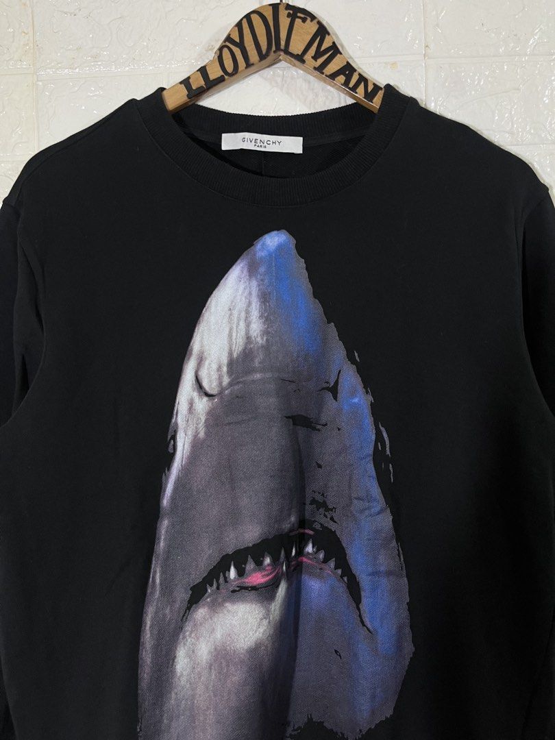givenchy shark sweater (Category: Coats, Jackets and Outerwear) located in Manila. Submitted by lloydiemmfmannn (Listing ID 1464616095, Image 2). Description: givenchy shark L/S sz M on tag w21.5 l27.5 flaws: pasay location ig: ALLIN.THRIFT.