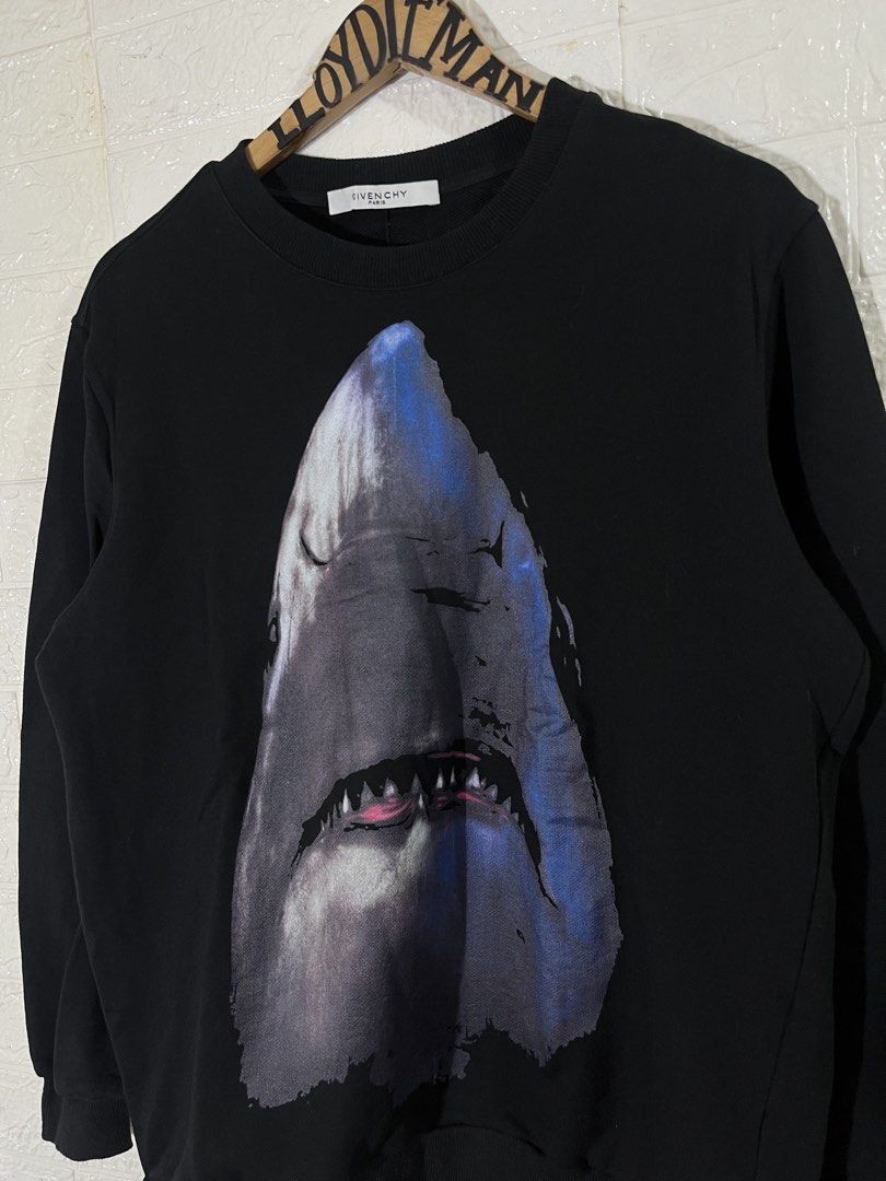 givenchy shark sweater (Category: Coats, Jackets and Outerwear) located in Manila. Submitted by lloydiemmfmannn (Listing ID 1464616095, Image 3). Description: givenchy shark L/S sz M on tag w21.5 l27.5 flaws: pasay location ig: ALLIN.THRIFT.