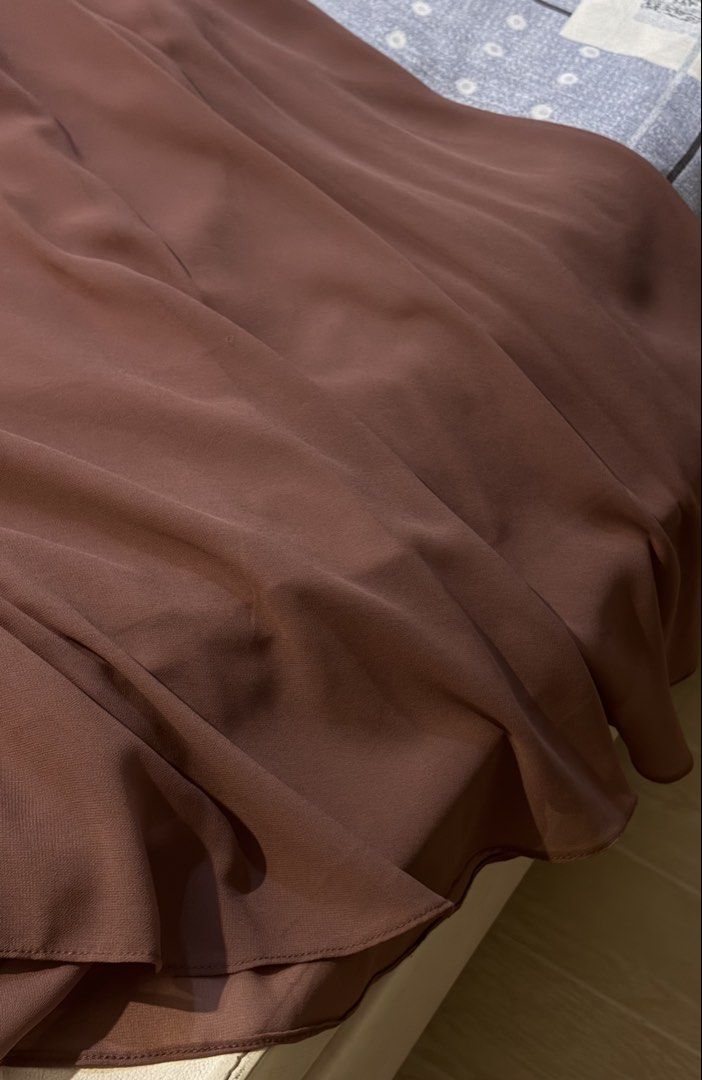 Glam Evening Gown [XL] (Category: Evening dresses & gowns) located in Cebu City. Submitted by cebu.finds (Listing ID 1464617539, Image 3). Description: Measurements: Length: 51 inches Bust: 32 inches Sleeve Length: 9 inches.
