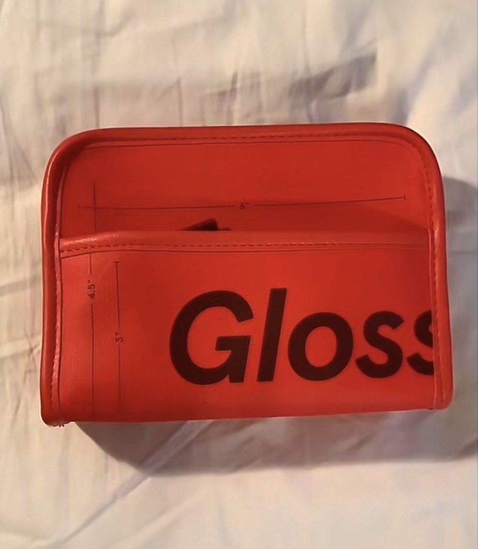 Glossier Mini Beauty Makeup Bag Pouch (Category: Purses & Pouches) located in Manila. Submitted by glossywife (Listing ID 1464591290, Image 2). Description: Bnew!! Never used it :) Rfs: Decluttering Mop: GCash / Bank Transfer Mod: GrabExpress / Lalamove / J&T makeup bag⁠ ⁠makeup organizer⁠ ⁠travel case⁠ ⁠beauty bag⁠ ⁠pouch⁠ ⁠skincare bag⁠ ⁠cosmetic bag⁠ ⁠travel essential⁠ glossier pink aesthetic summer fridays rhode saie tower 28 milk makeup ilia