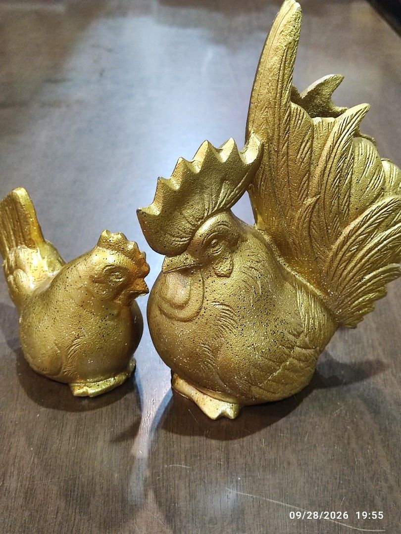 Gold Glittered Rooster and Hen (Category: Handmade Craft) located in Tagum. Submitted by cs1907 (Listing ID 1464694127, Image 1). Description: Gold Glittered Rooster and Hen Cast Iron Material Vibrant Gold Color in Actual.