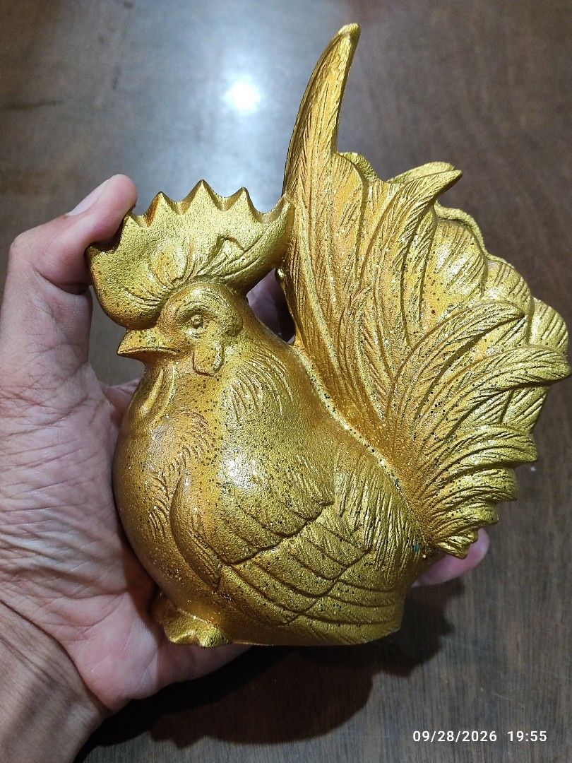 Gold Glittered Rooster and Hen (Category: Handmade Craft) located in Tagum. Submitted by cs1907 (Listing ID 1464694127, Image 2). Description: Gold Glittered Rooster and Hen Cast Iron Material Vibrant Gold Color in Actual.