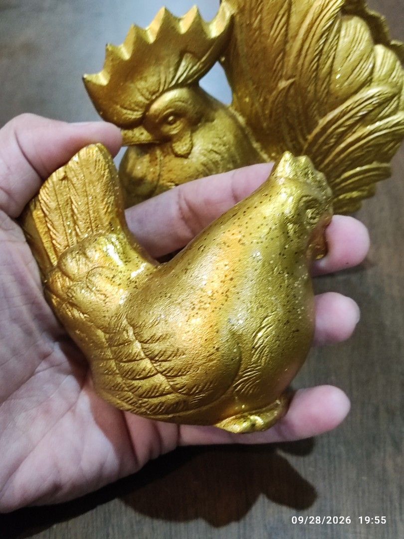 Gold Glittered Rooster and Hen (Category: Handmade Craft) located in Tagum. Submitted by cs1907 (Listing ID 1464694127, Image 3). Description: Gold Glittered Rooster and Hen Cast Iron Material Vibrant Gold Color in Actual.