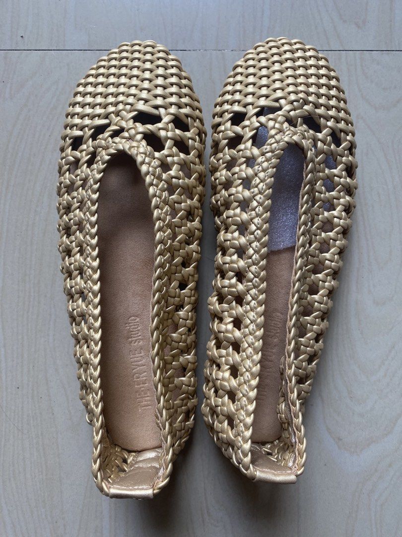 Gold Woven Flats (Category: Flats & Sandals) located in Cavite. Submitted by tris.preloved (Listing ID 1464635052, Image 1). Description: Never been used, wrong size So cute and trendy 24.5cm , size 9 No flaws.