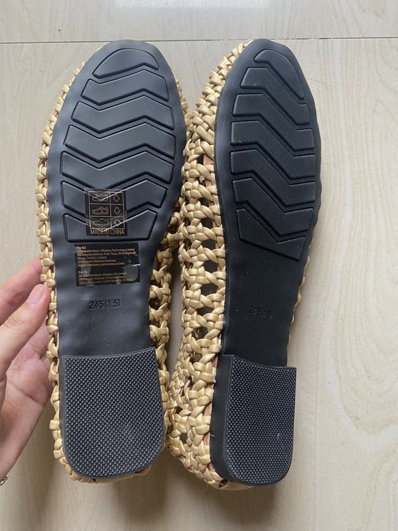Gold Woven Flats (Category: Flats & Sandals) located in Cavite. Submitted by tris.preloved (Listing ID 1464635052, Image 2). Description: Never been used, wrong size So cute and trendy 24.5cm , size 9 No flaws.