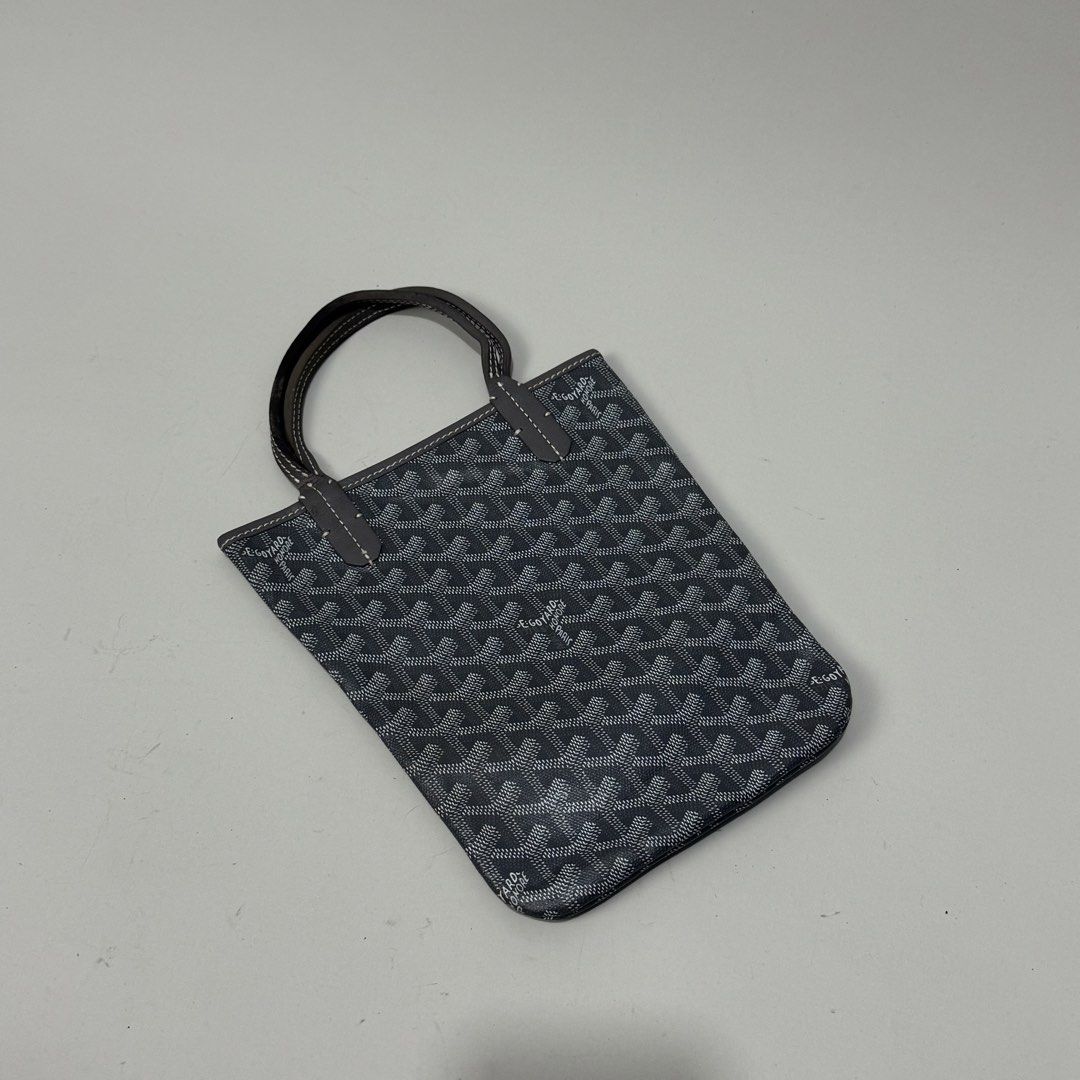 Goyard mini tote bag (Category: Luxury Bags & Wallets) located in Dagupan City. Submitted by thriftygoods.dagupan (Listing ID 1464571597, Image 2). Description: Rank A Sign of usage.