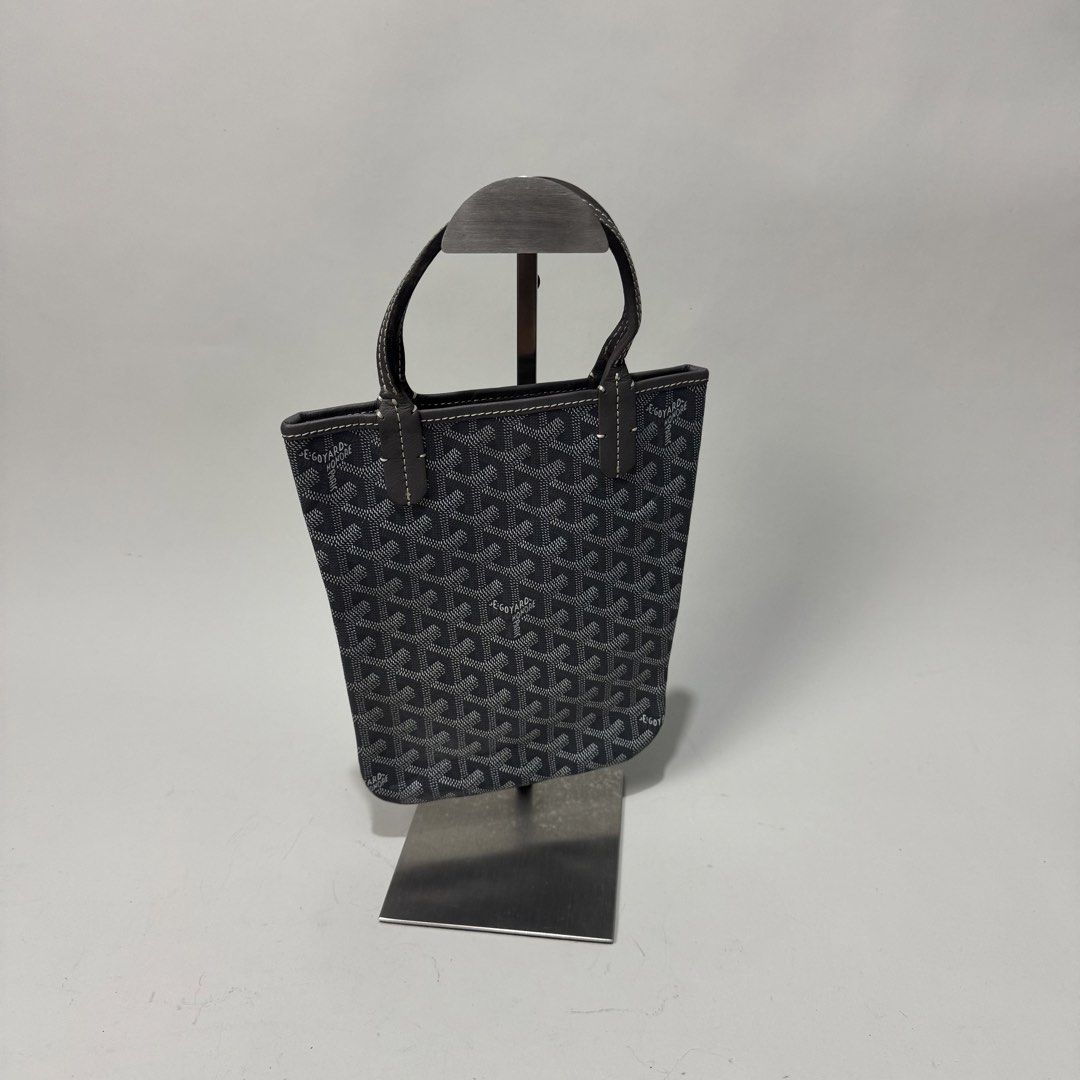 Goyard mini tote bag (Category: Luxury Bags & Wallets) located in Dagupan City. Submitted by thriftygoods.dagupan (Listing ID 1464571597, Image 1). Description: Rank A Sign of usage.