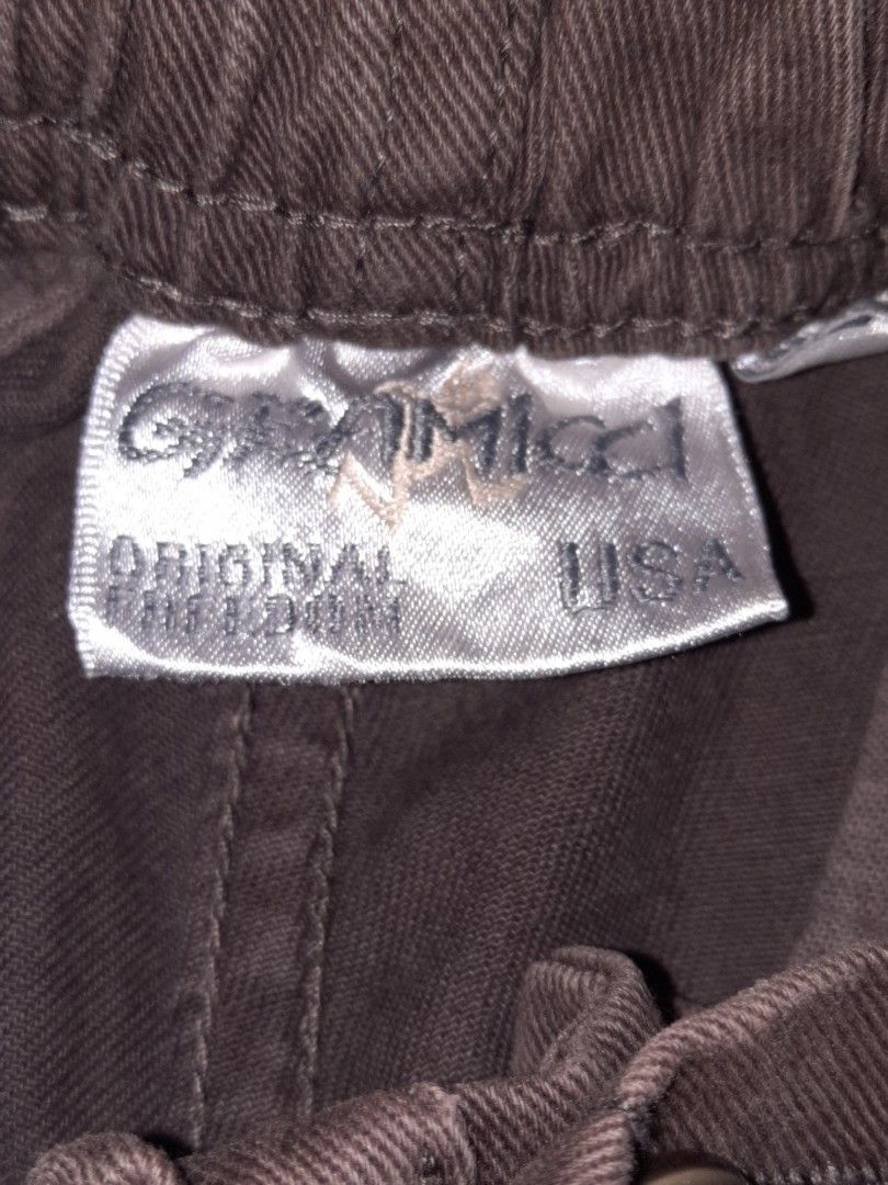 Gramicci Pants (Category: Trousers) located in Santo Tomas. Submitted by monicasebastian_0520 (Listing ID 1464766862, Image 2). Description: Gramicci Pants Best Fit 31-34 Relaxed Baggy Pants Choco Brown Color Excellent Condition Just 🅿️ Ⓜ️ if INTERESTED.