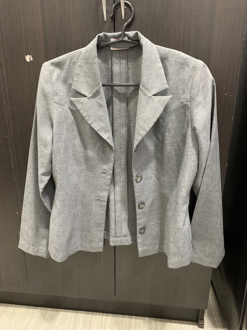 Gray Blazer (Category: Coats, Jackets and Outerwear) located in Manila. Submitted by cristelzech (Listing ID 1464612783, Image 1). Description: - Fits to xs to m - Shoulders: 15 - Length: 21 in - sleeve length: 22 in - Loc: Manila (can ship nationwide) - can send when worn upon request - Used a few times only, almost brand new! Ang ganda sa pakiramdam ng tela.