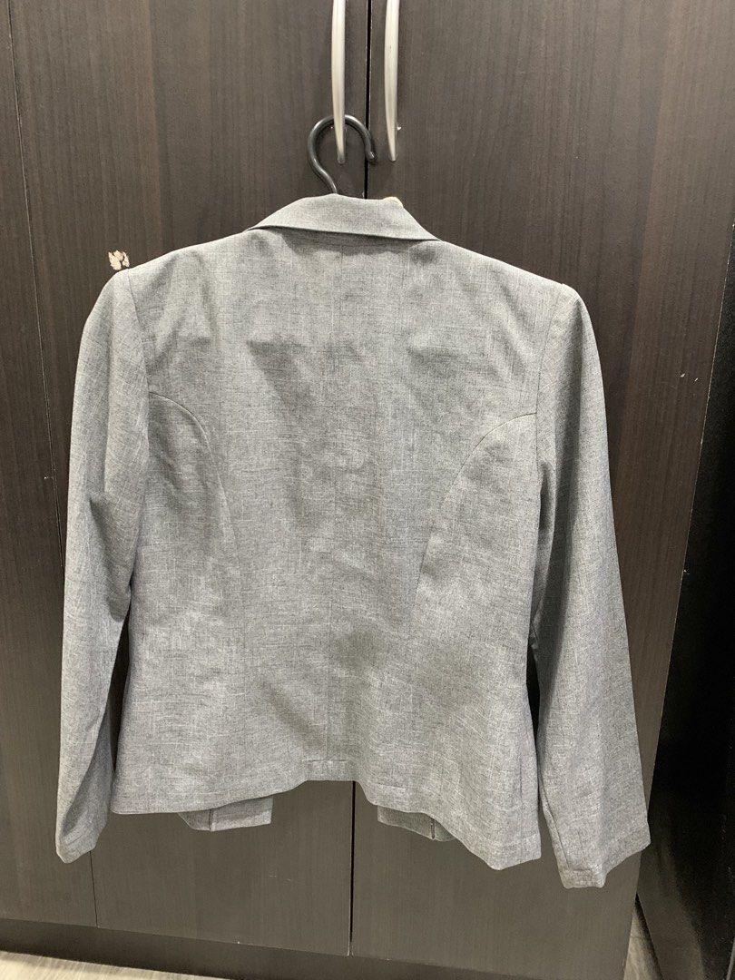 Gray Blazer (Category: Coats, Jackets and Outerwear) located in Manila. Submitted by cristelzech (Listing ID 1464612783, Image 2). Description: - Fits to xs to m - Shoulders: 15 - Length: 21 in - sleeve length: 22 in - Loc: Manila (can ship nationwide) - can send when worn upon request - Used a few times only, almost brand new! Ang ganda sa pakiramdam ng tela.