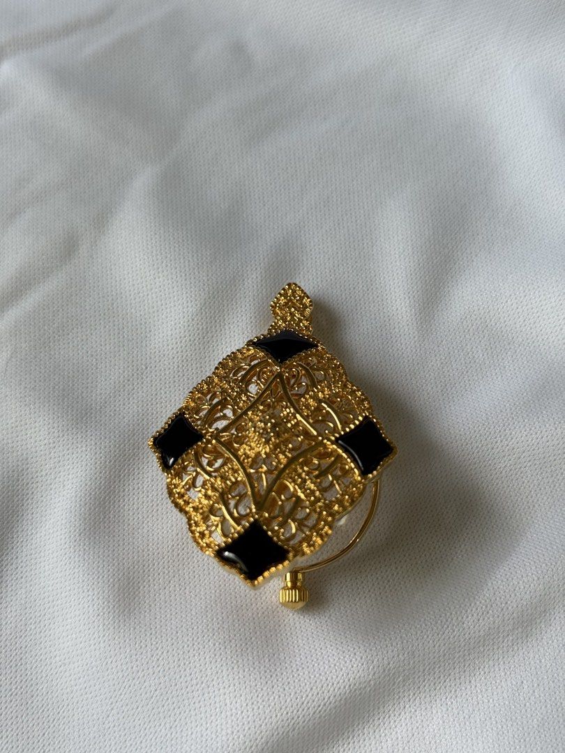 Gres Onyx pendant magnifying glass (Category: Other Accessories) located in Manila. Submitted by morningthrifters (Listing ID 1464576220, Image 2). Description: This is a loupe pendant necklace from GRES. An elegant and luxurious design with 4 black onyx stones and diamonds in the center with delicate openwork. The magnifying glass is about 3 times magnification and is both practical, and it can be used conveniently not only as an accessory, but 