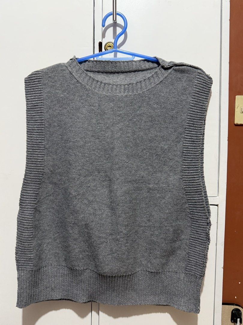 Grey & Black Sleeveless Knit Tops (Category: Sleeveless) located in Valenzuela. Submitted by sophysabelaa (Listing ID 1464621810, Image 1). Description: - Set of two sleeveless knit tops (take all for 500) - One grey top with ribbed neckline and armholes - One black top with a mock neck - Both tops are cropped length - Ideal for layering or wearing on their own - Versatile additions to any wardrobe.