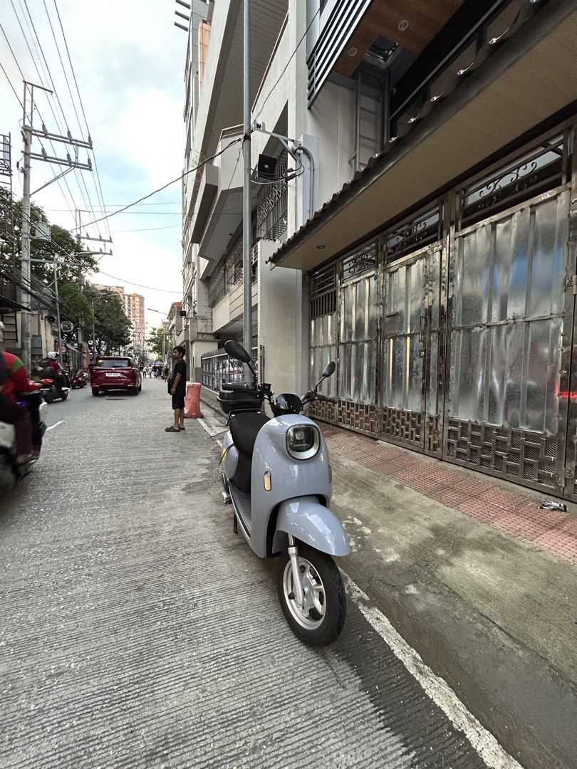 Grey Electric Scooter with Top Box (Category: Bicycles) located in Pasay City. Submitted by dada391 (Listing ID 1464603809, Image 2). Description: FOR 2 BIKES — ALL-IN! Selling 2 electric scooters as a set. Perfect for daily rides, errands, or short-distance travel! 🔋✨ 📌 Price: ₱40,000 for both 📌 2 electric scooters included 📌 Selling as a set / all-in 📩 PM for inquiries and further details! Serious buyers are welcome. 😊.