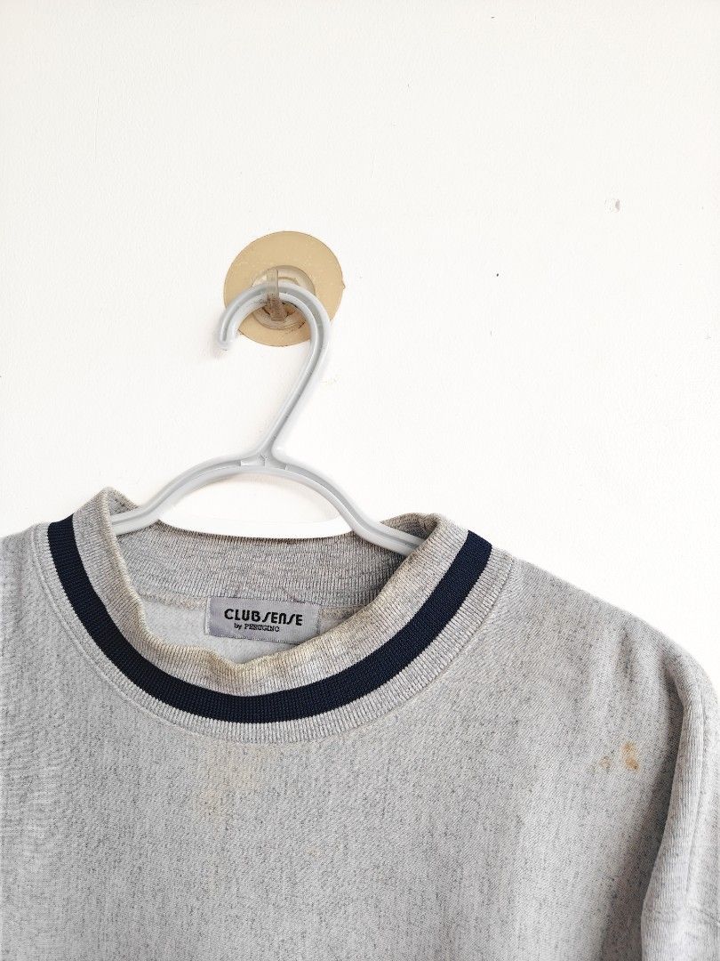 Grey Sweater (Category: Coats, Jackets and Outerwear) located in Imus. Submitted by valentino.bros. (Listing ID 1464685380, Image 3). Description: .