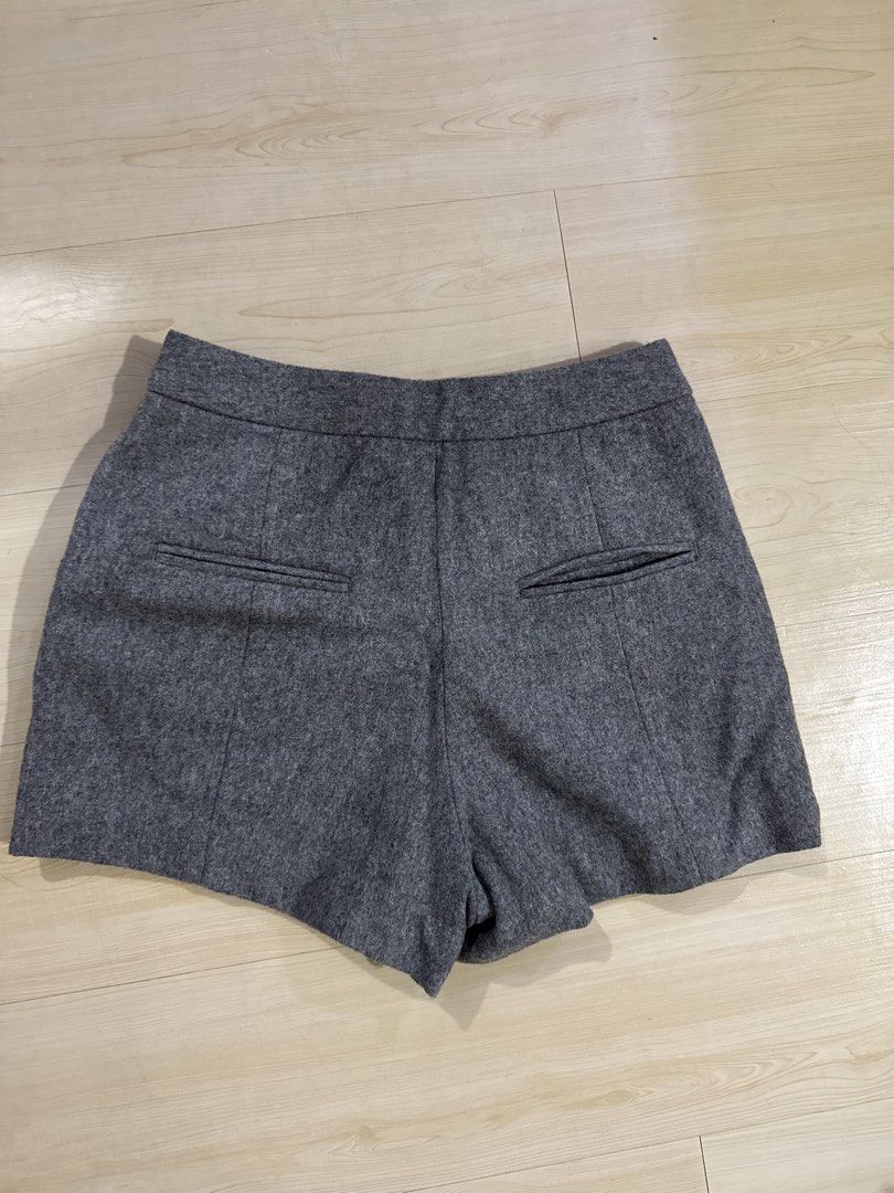 Grey Trouser Shorts (Category: Shorts) located in Rizal. Submitted by suuhhhbrinuh (Listing ID 1464705243, Image 3). Description: size 25-27 tiny shorts tried it on lang never used super high quality, may inner lining pa!.