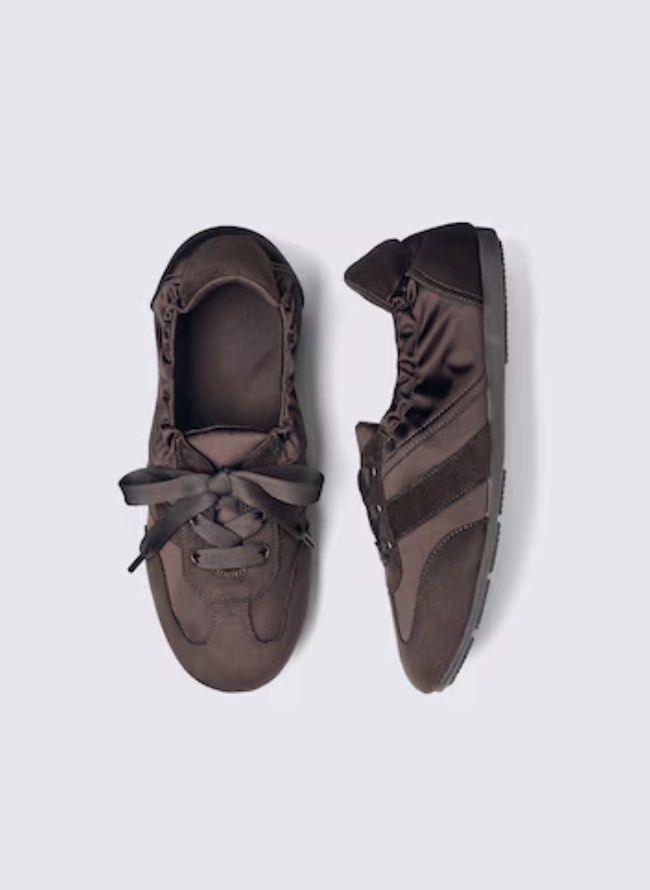 GU Ballet Sneakers (Category: Sneakers) located in Quezon City. Submitted by shoppingcl (Listing ID 1464661683, Image 1). Description: • Brand new, never been worn • Retails for ₱2500 • Size 22.5cm.