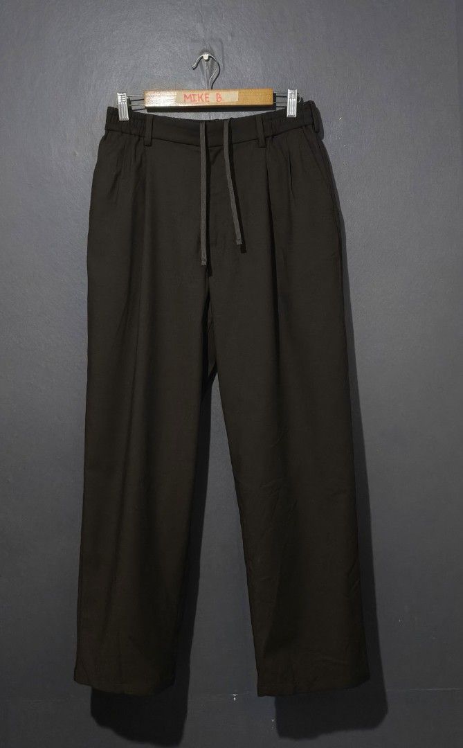 📍GU Carrot Slacks (Category: Trousers) located in Antipolo. Submitted by simplehans (Listing ID 1464585983, Image 2). Description: ‎📍GU Carrot Slacks ‎Size Medium (Dark Brown) ‎Waist- 29 to 33 ‎Length- 38.5 ‎Leg Open- 8 ‎Excellent Condition As New ‎DIRECT MESSAGE IF INTERESTED ‎850 ‎Antipolo Location.